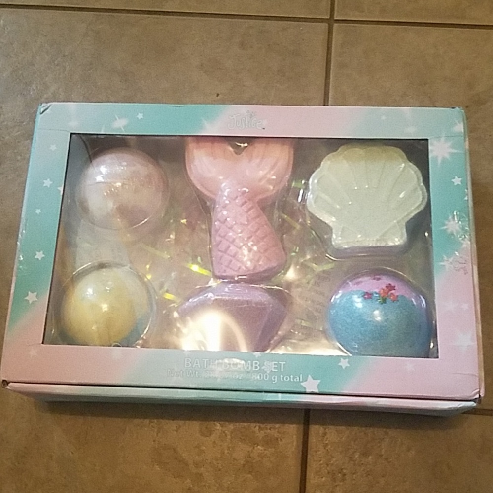 New never opened, Justice Bath Bomb set of 6